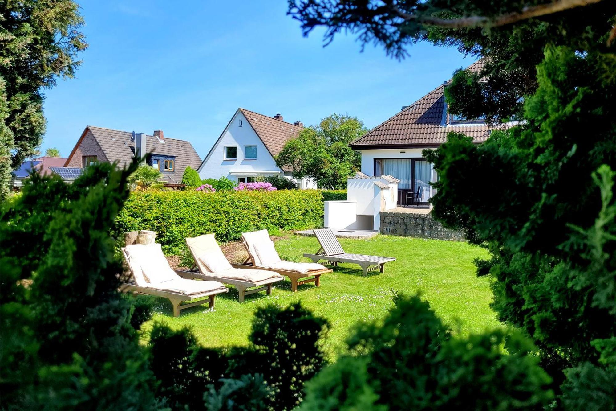Hochwertige Ferienwohnung Mit Sonnenterrasse & Gartenblick, Nur Wenige Gehminuten Zum Strand Scharbeutz Exteriör bild